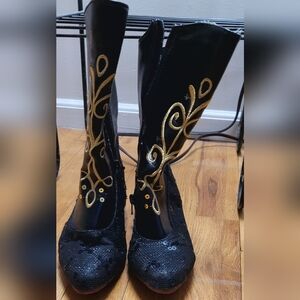 Elegant Black and Gold Disney Girls Boots. Size 13/1